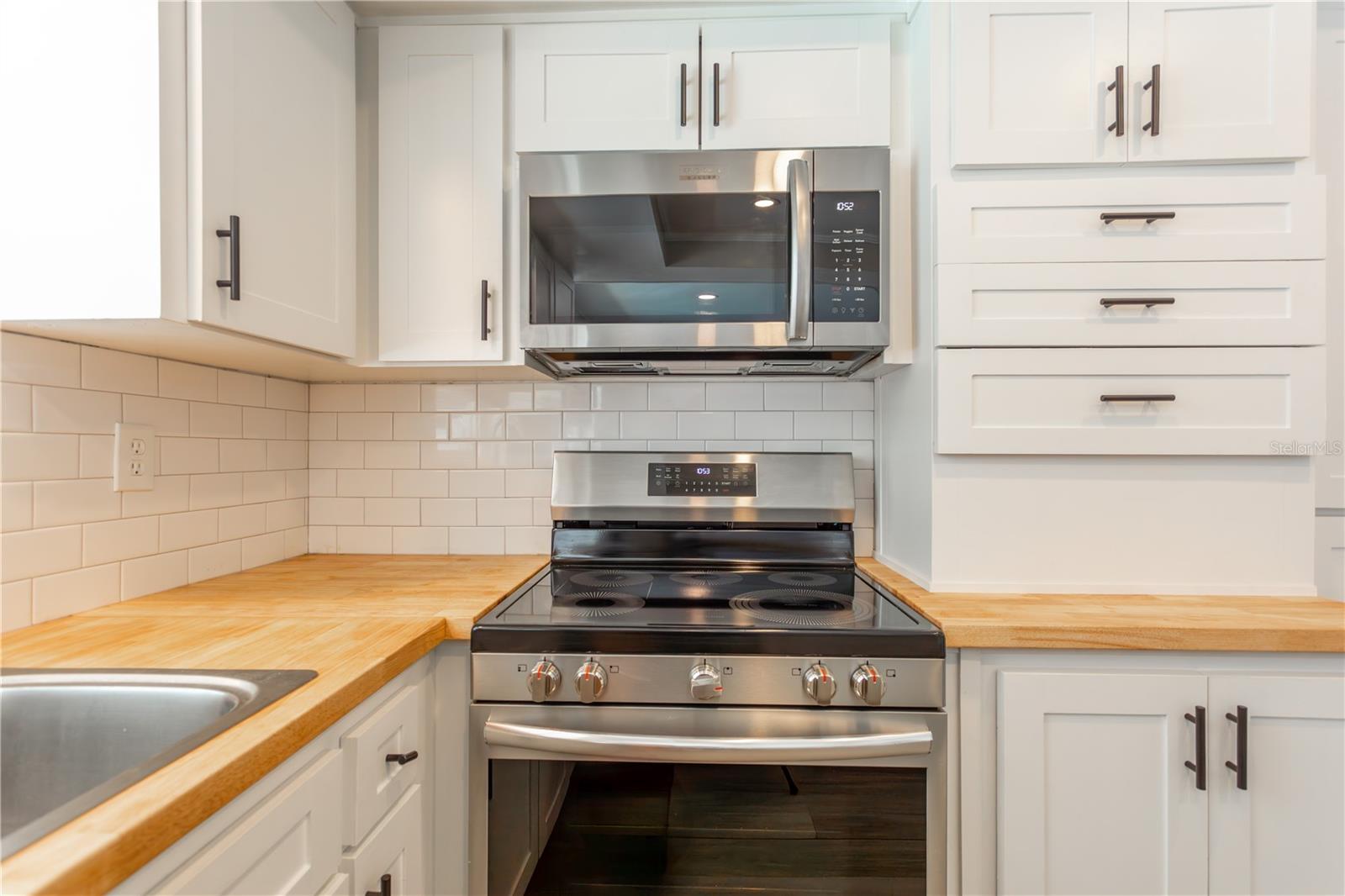 Image 16 of 79 For 2021 Valley Drive