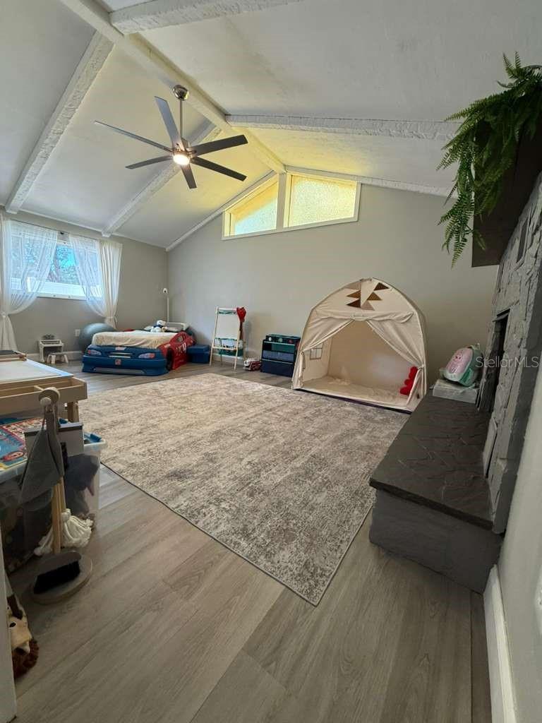 Image 21 of 79 For 2021 Valley Drive