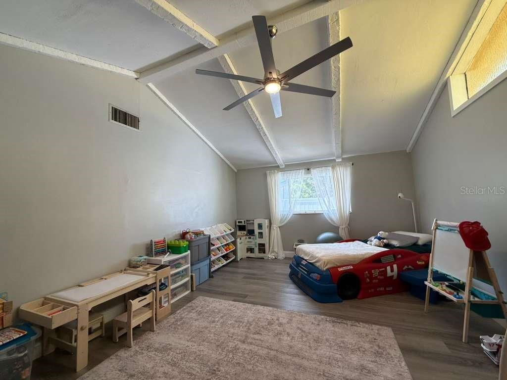 Image 22 of 79 For 2021 Valley Drive