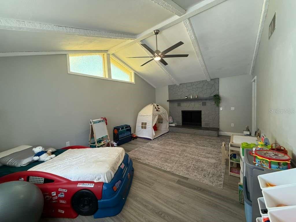 Image 23 of 79 For 2021 Valley Drive