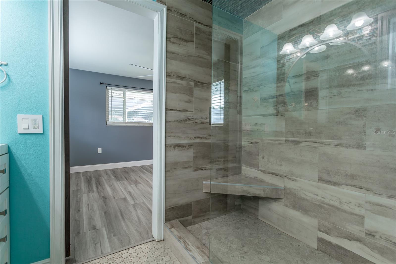 Image 26 of 79 For 2021 Valley Drive