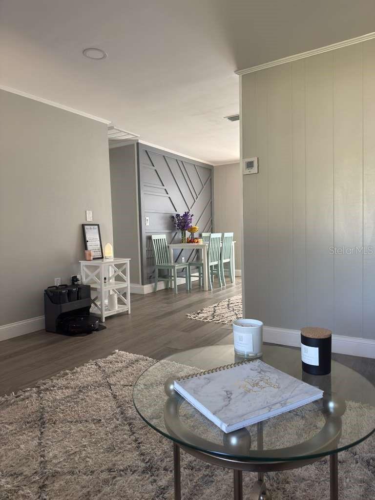 Image 4 of 79 For 2021 Valley Drive