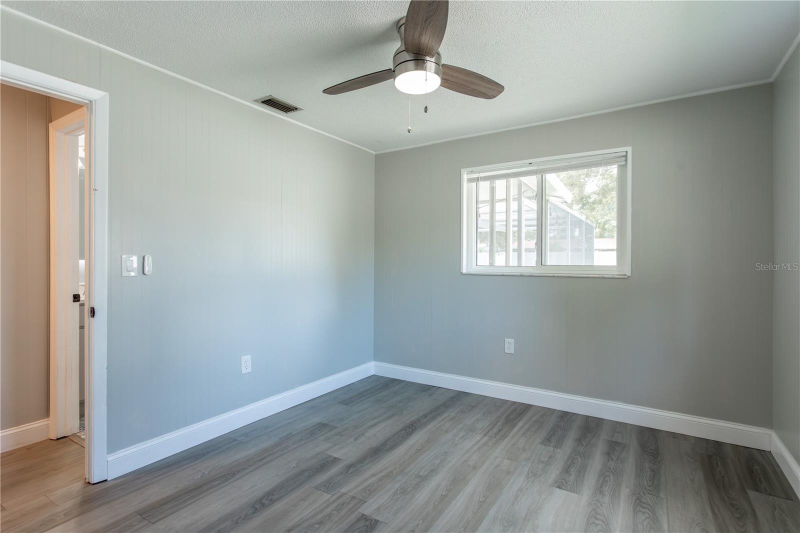 Image 40 of 79 For 2021 Valley Drive