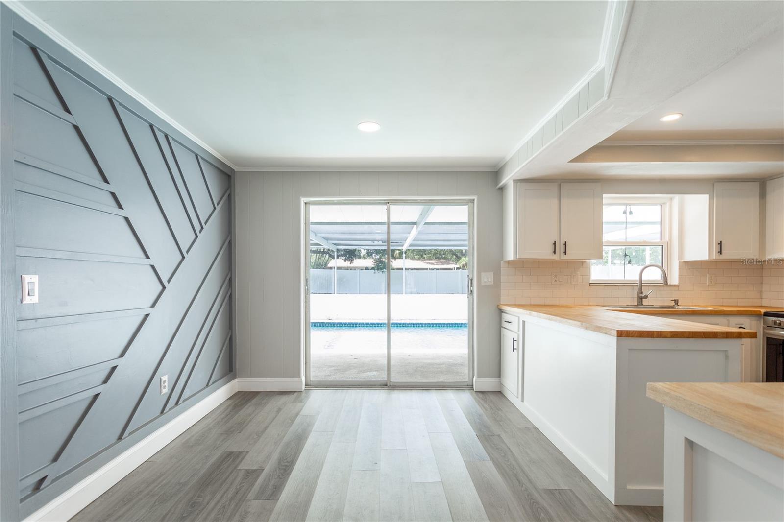 Image 8 of 79 For 2021 Valley Drive