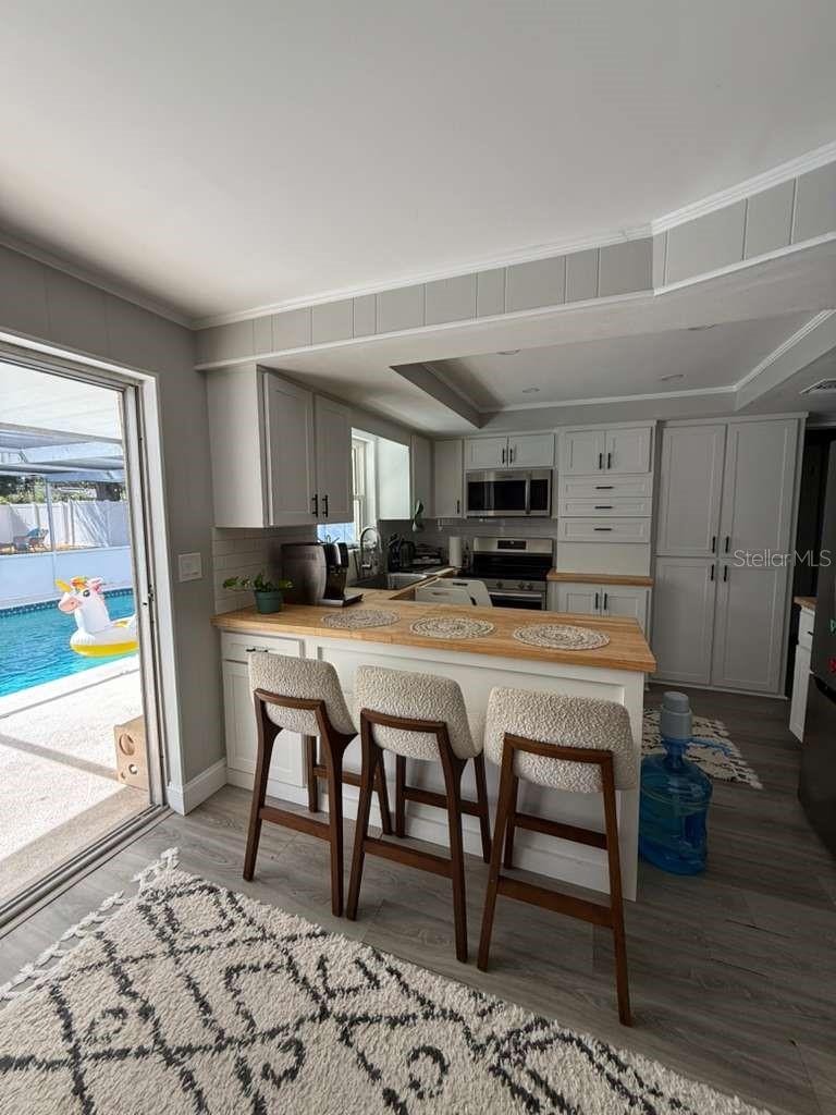 Image 9 of 79 For 2021 Valley Drive