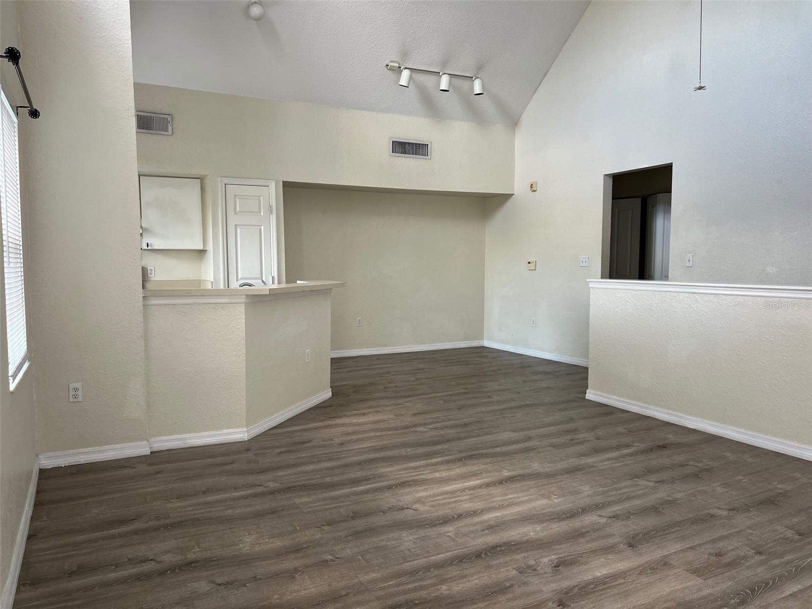 Listing photo id 25 for 9846 Lake Chase Island Way