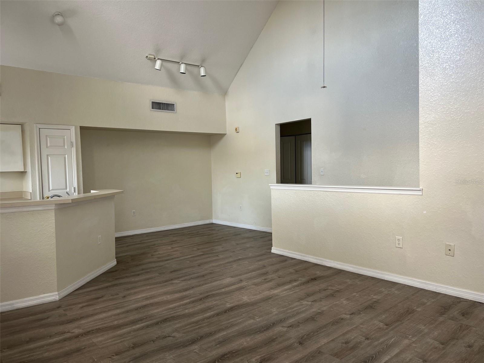 Listing photo id 2 for 9846 Lake Chase Island Way