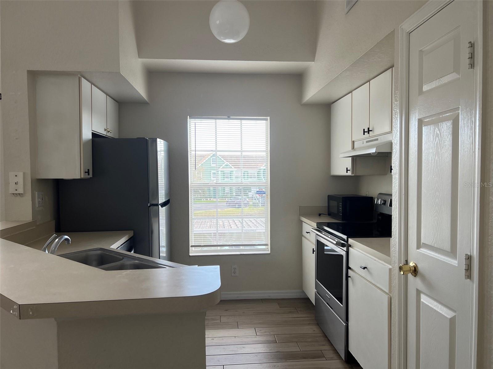 Listing photo id 4 for 9846 Lake Chase Island Way