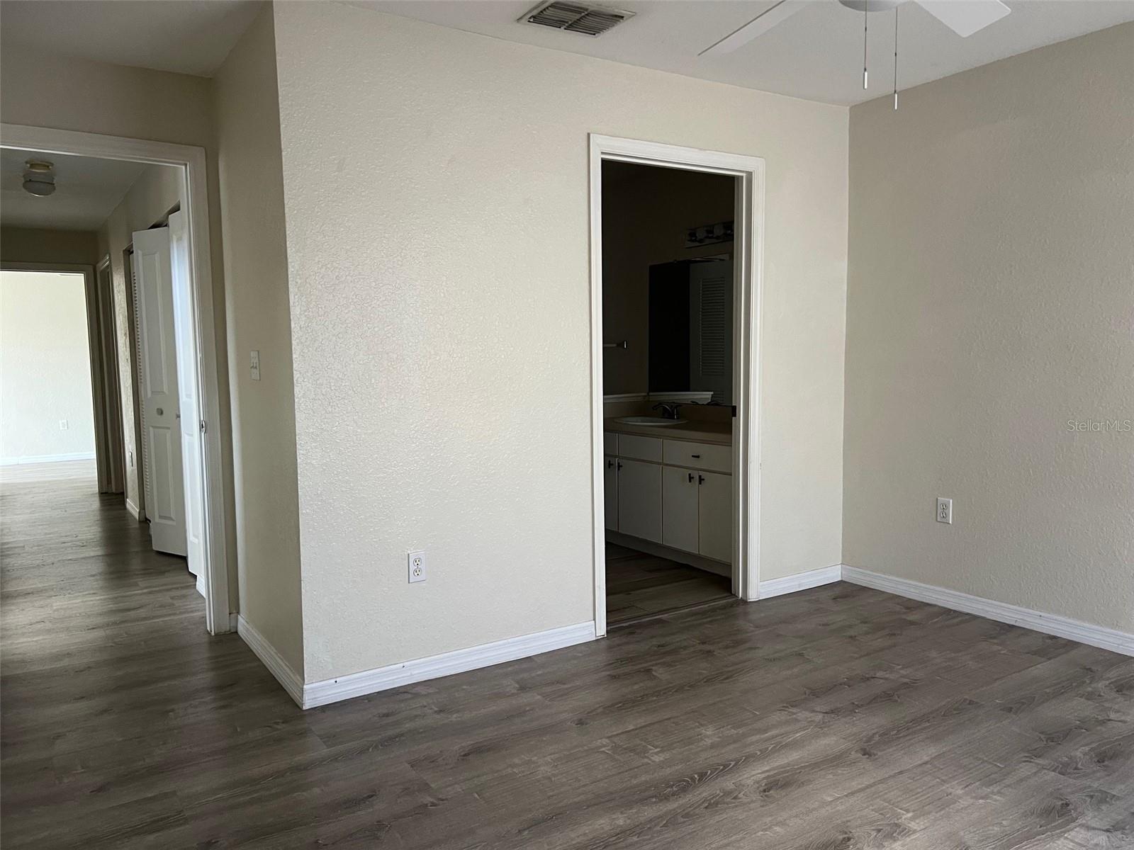 Listing photo id 6 for 9846 Lake Chase Island Way