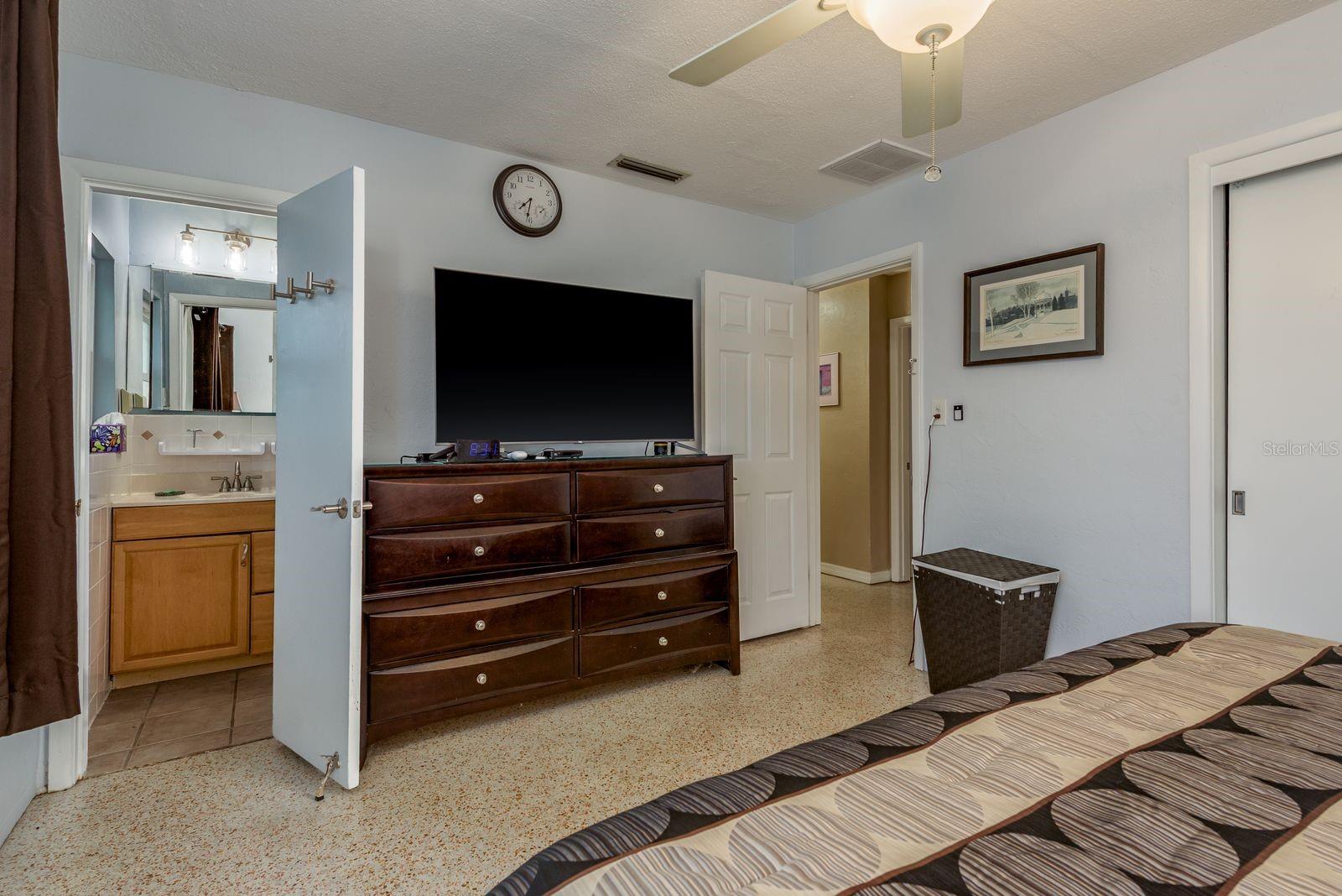 Image 26 of 50 For 6377 13th Avenue N