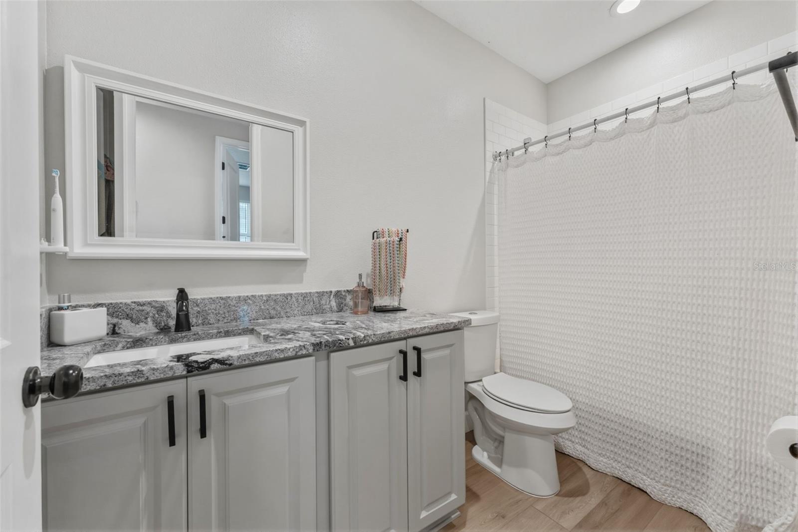 Image 10 of 49 For 3414 Riverview Drive