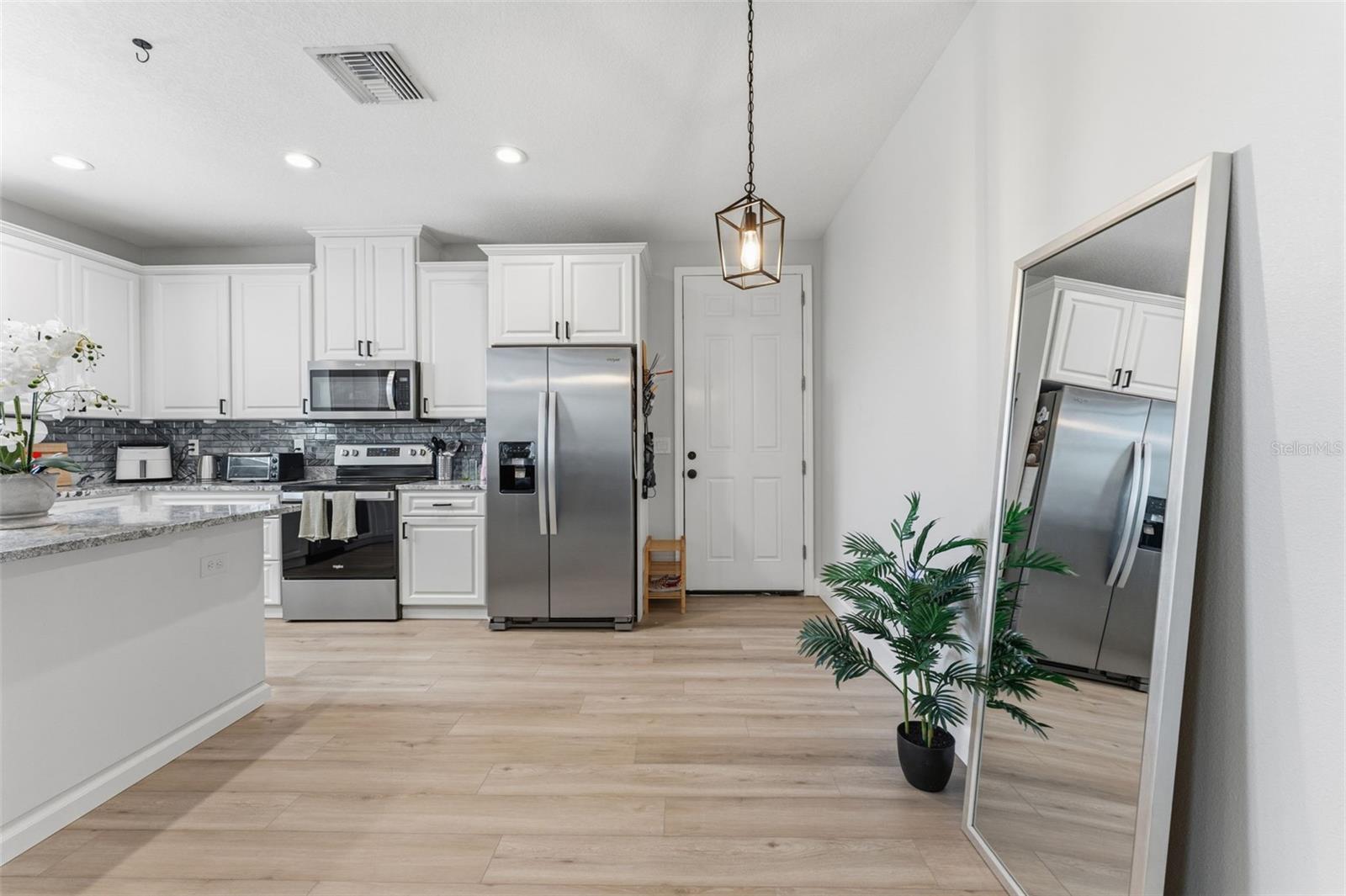 Image 12 of 49 For 3414 Riverview Drive