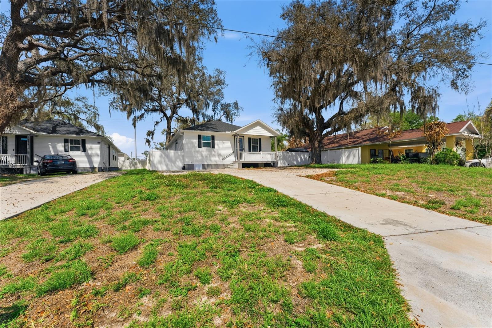 Image 22 of 49 For 3414 Riverview Drive