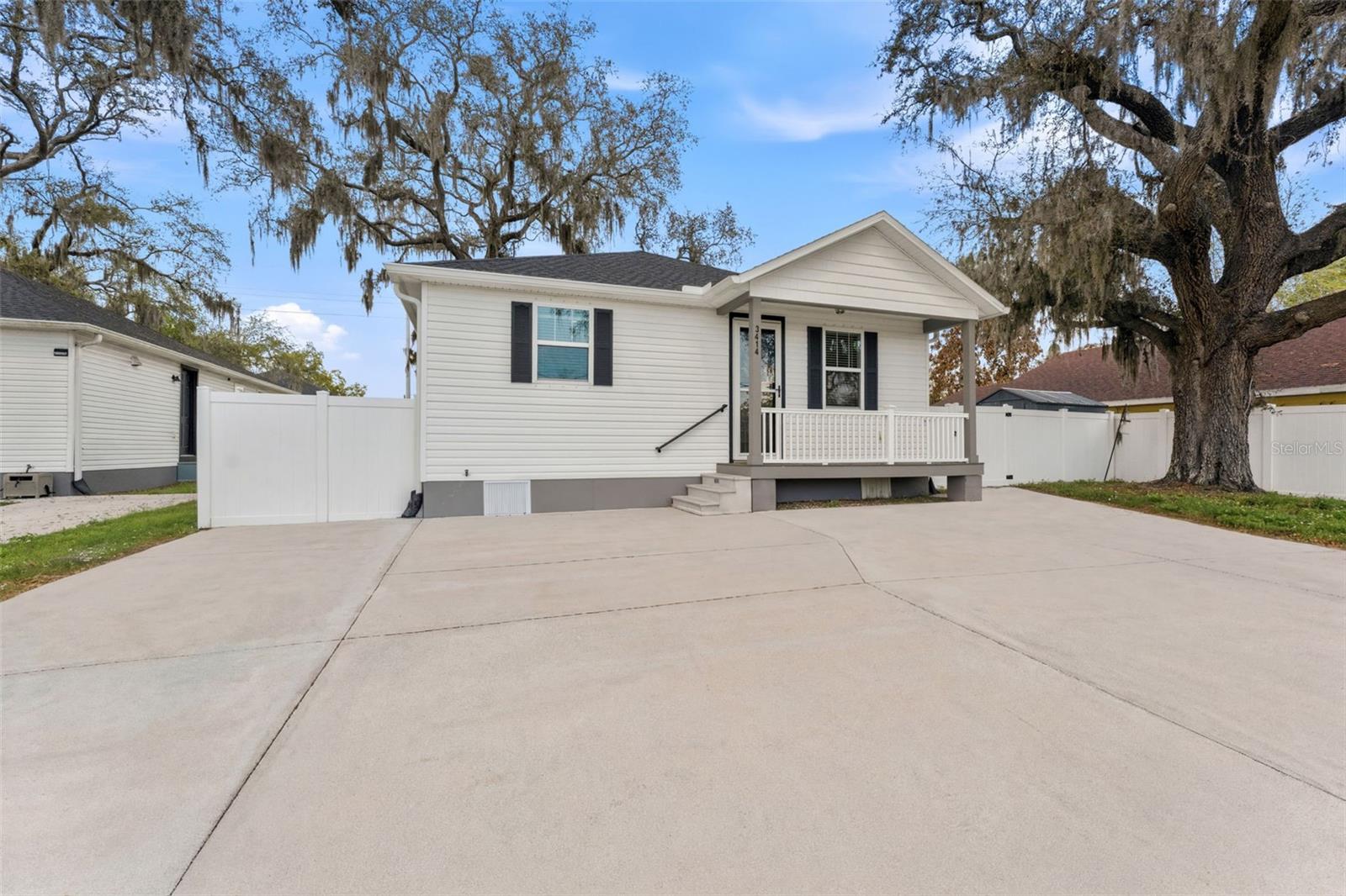 Image 25 of 49 For 3414 Riverview Drive