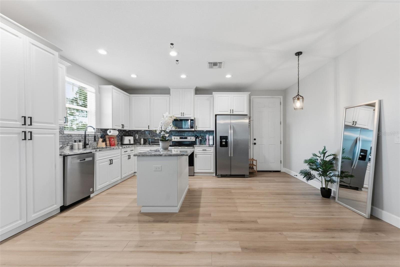 Image 26 of 49 For 3414 Riverview Drive