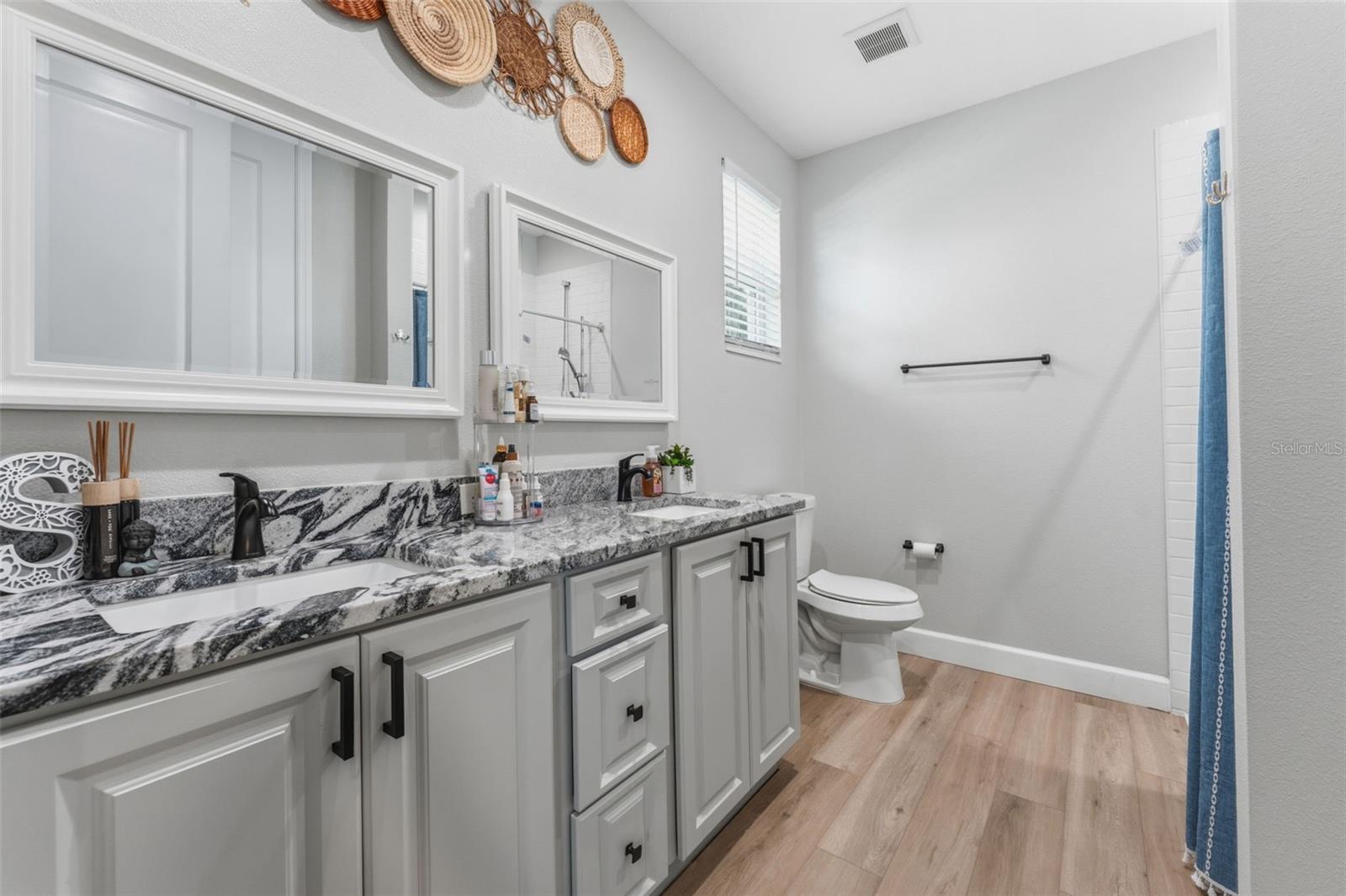 Image 7 of 49 For 3414 Riverview Drive