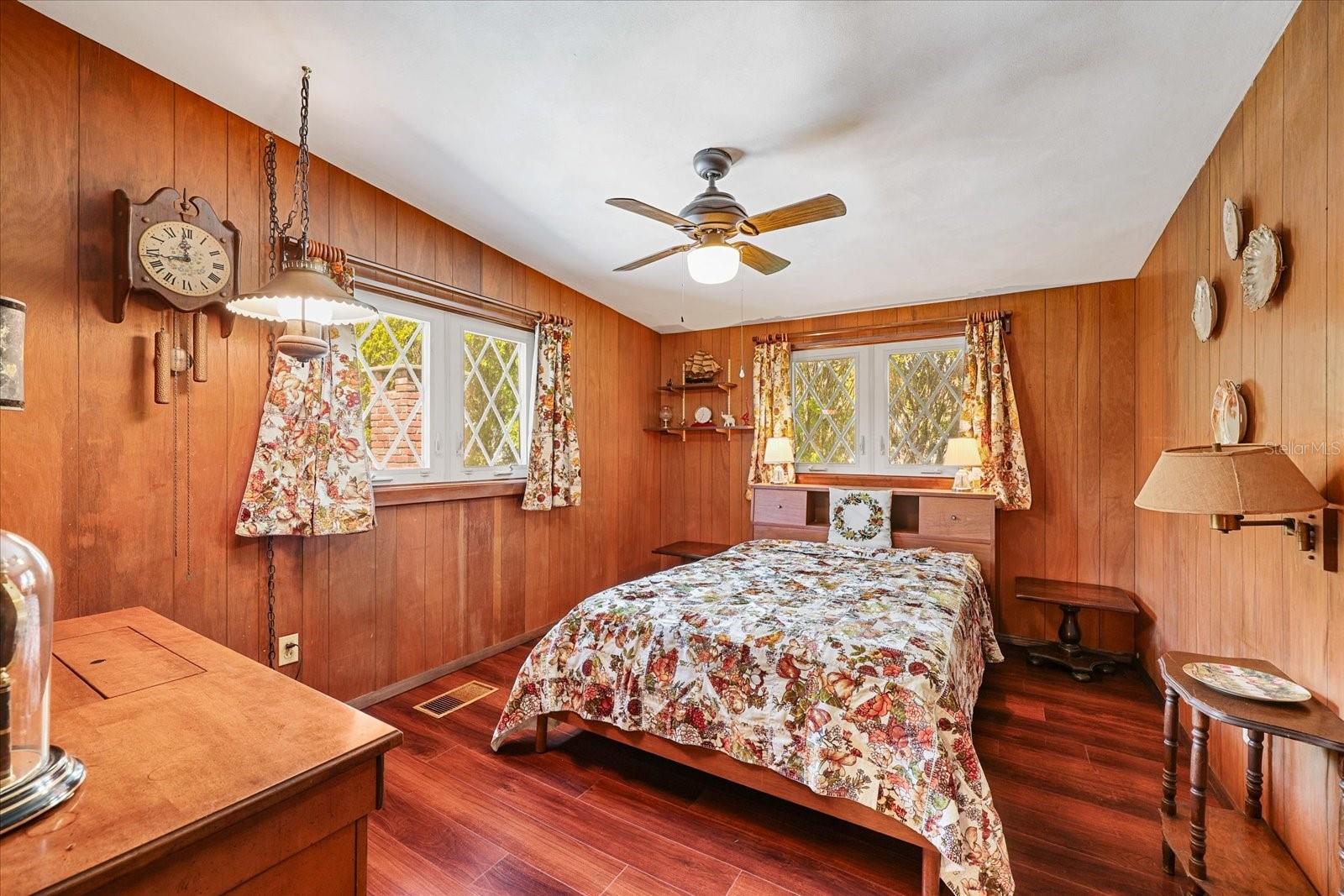 Image 11 of 43 For 1488 Laconia Drive E