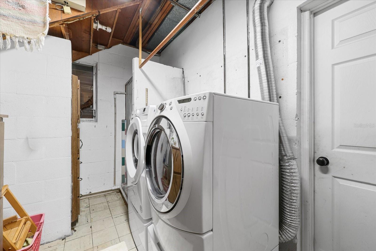 Image 15 of 43 For 1488 Laconia Drive E