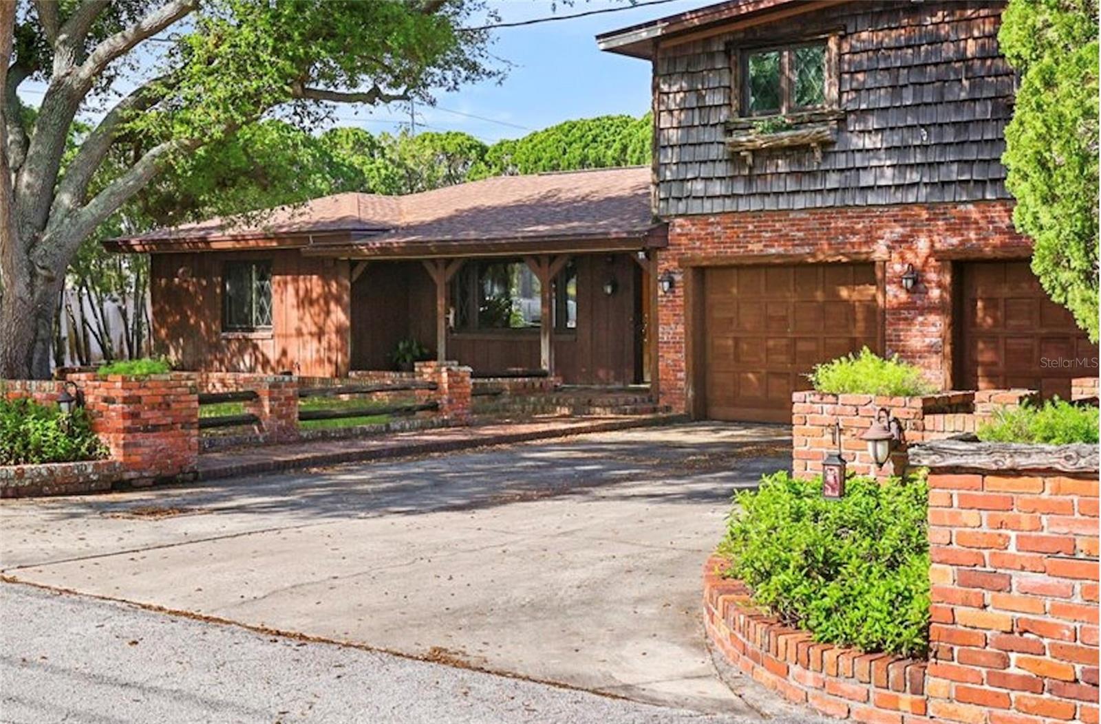 Image 19 of 43 For 1488 Laconia Drive E