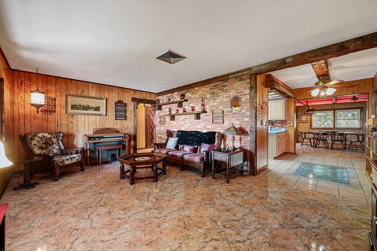 Image 2 of 43 For 1488 Laconia Drive E