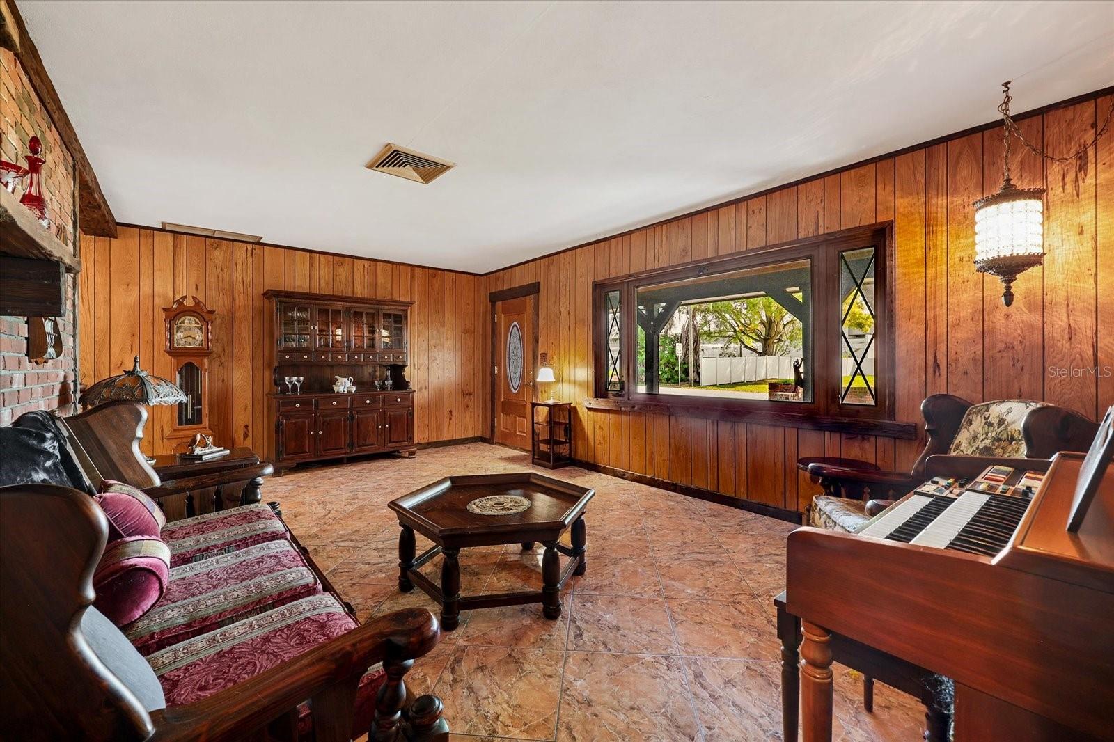 Image 23 of 43 For 1488 Laconia Drive E