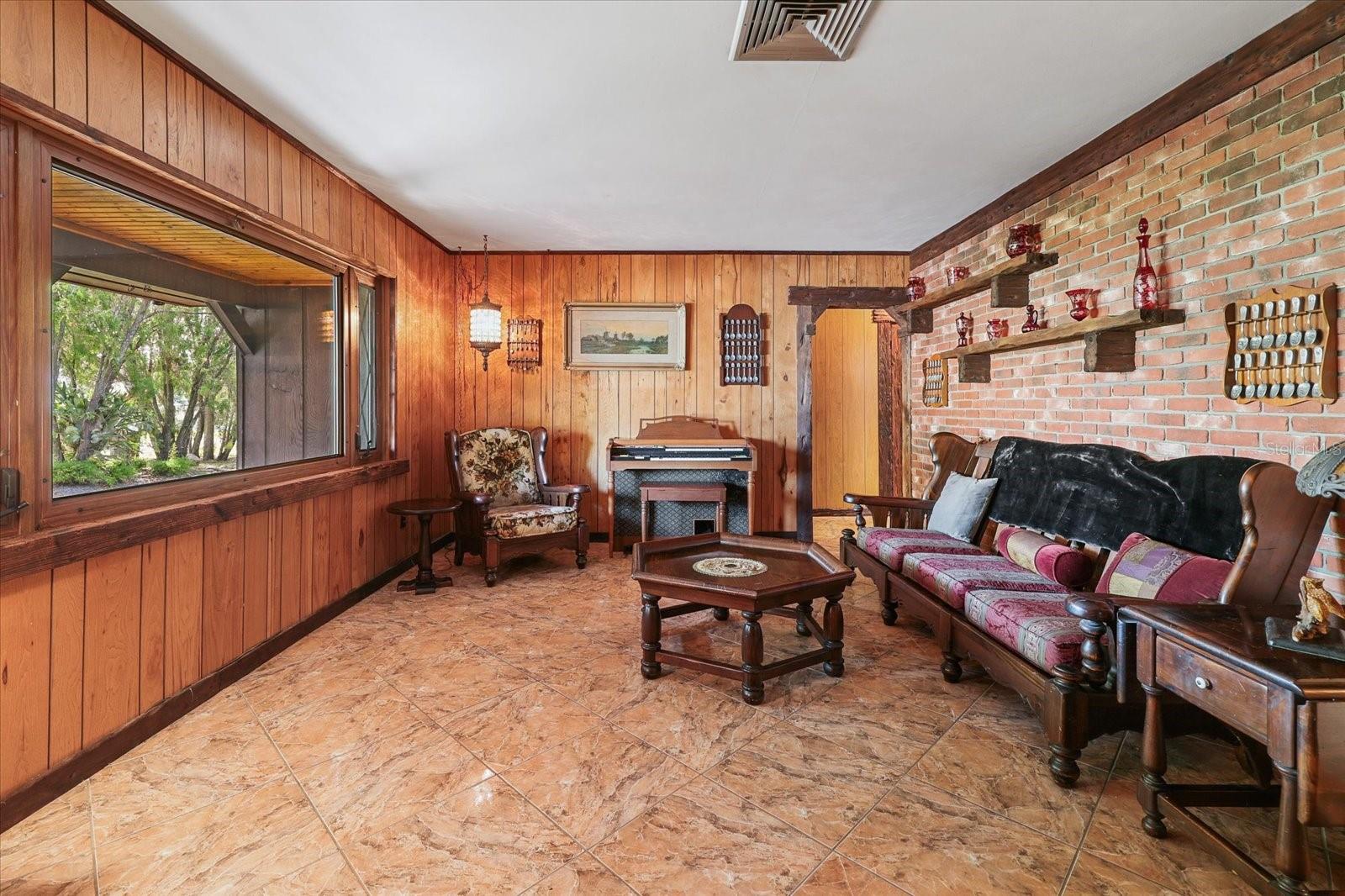 Image 24 of 43 For 1488 Laconia Drive E