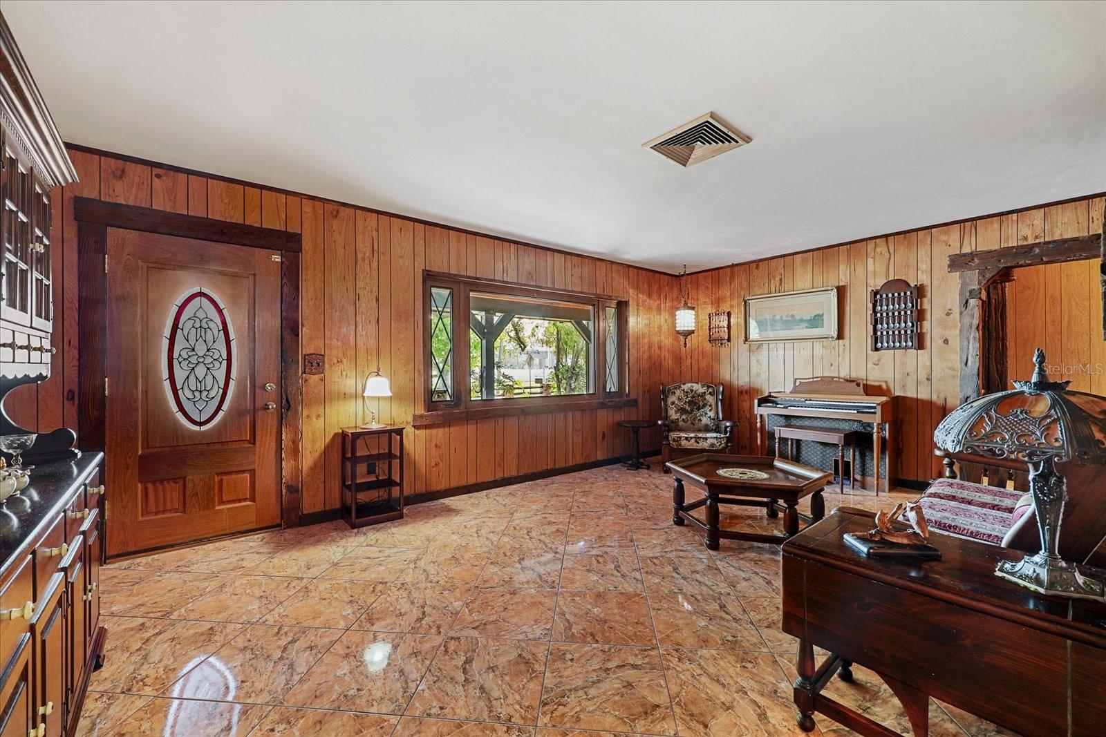 Image 25 of 43 For 1488 Laconia Drive E