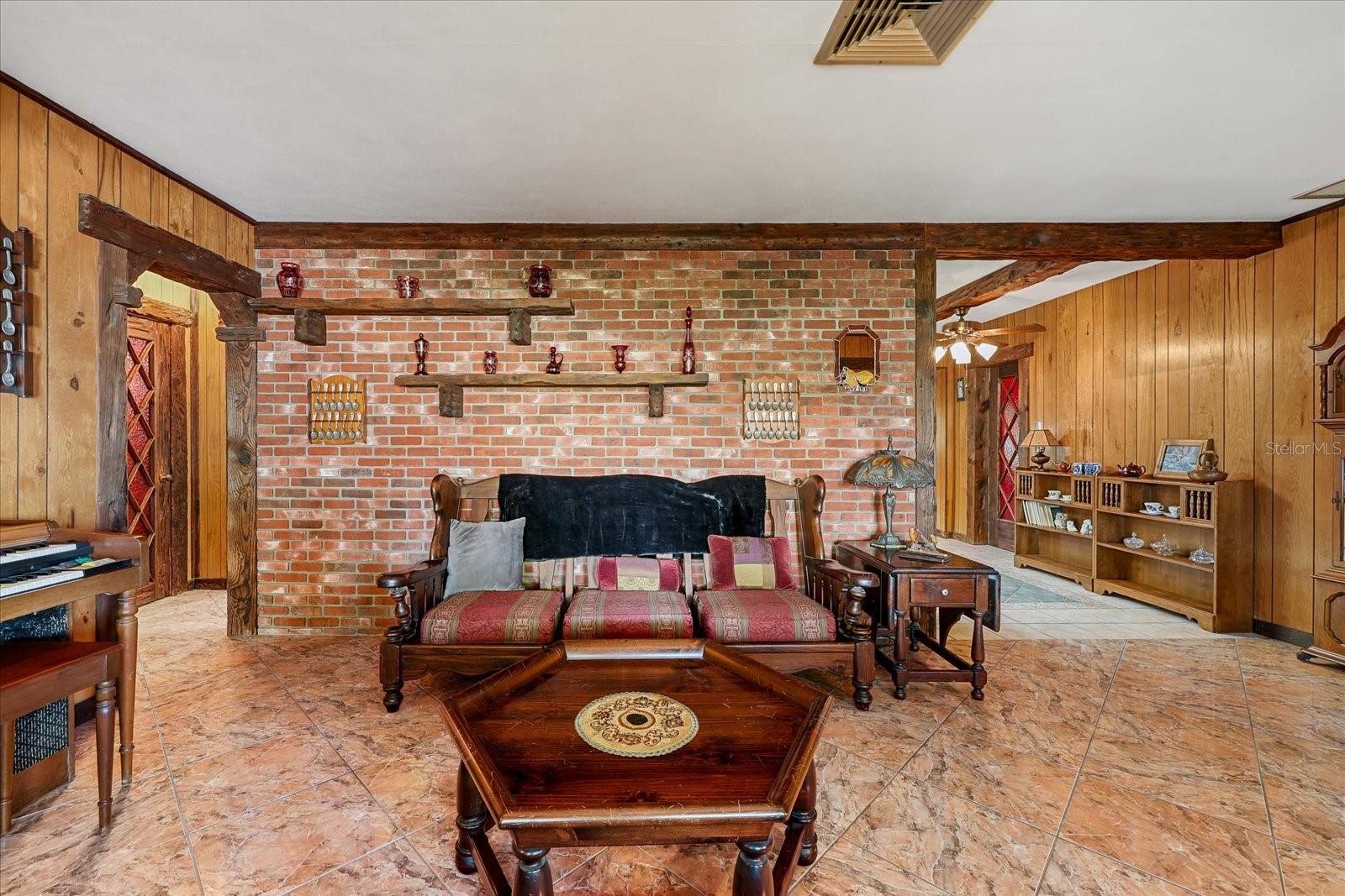 Image 26 of 43 For 1488 Laconia Drive E