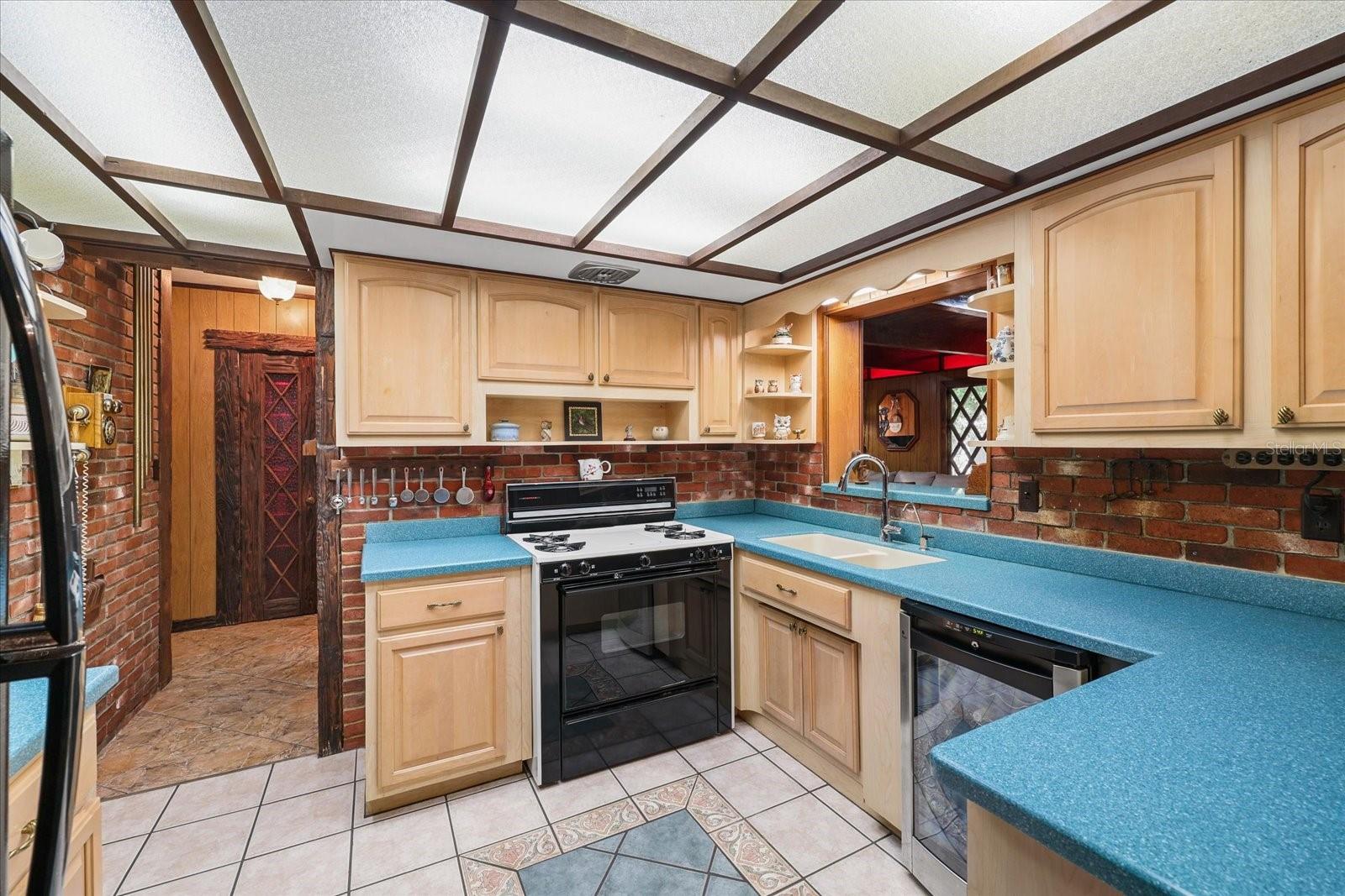 Image 27 of 43 For 1488 Laconia Drive E