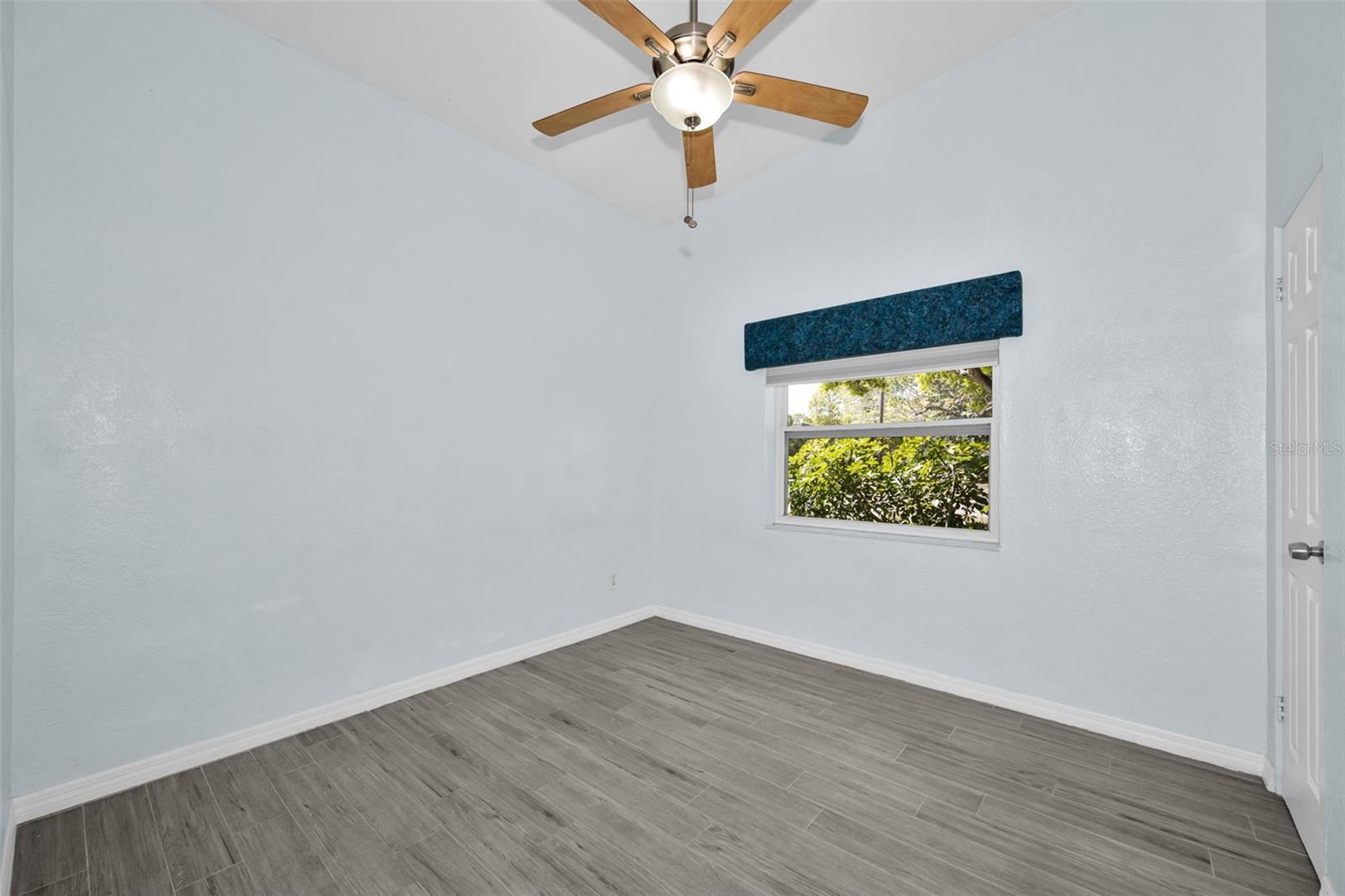 Listing photo id 15 for 5901 10th Street N