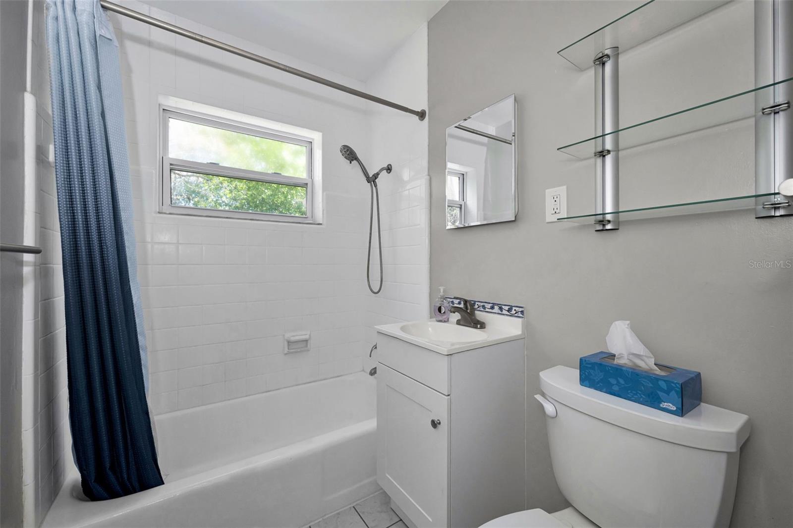 Listing photo id 16 for 5901 10th Street N