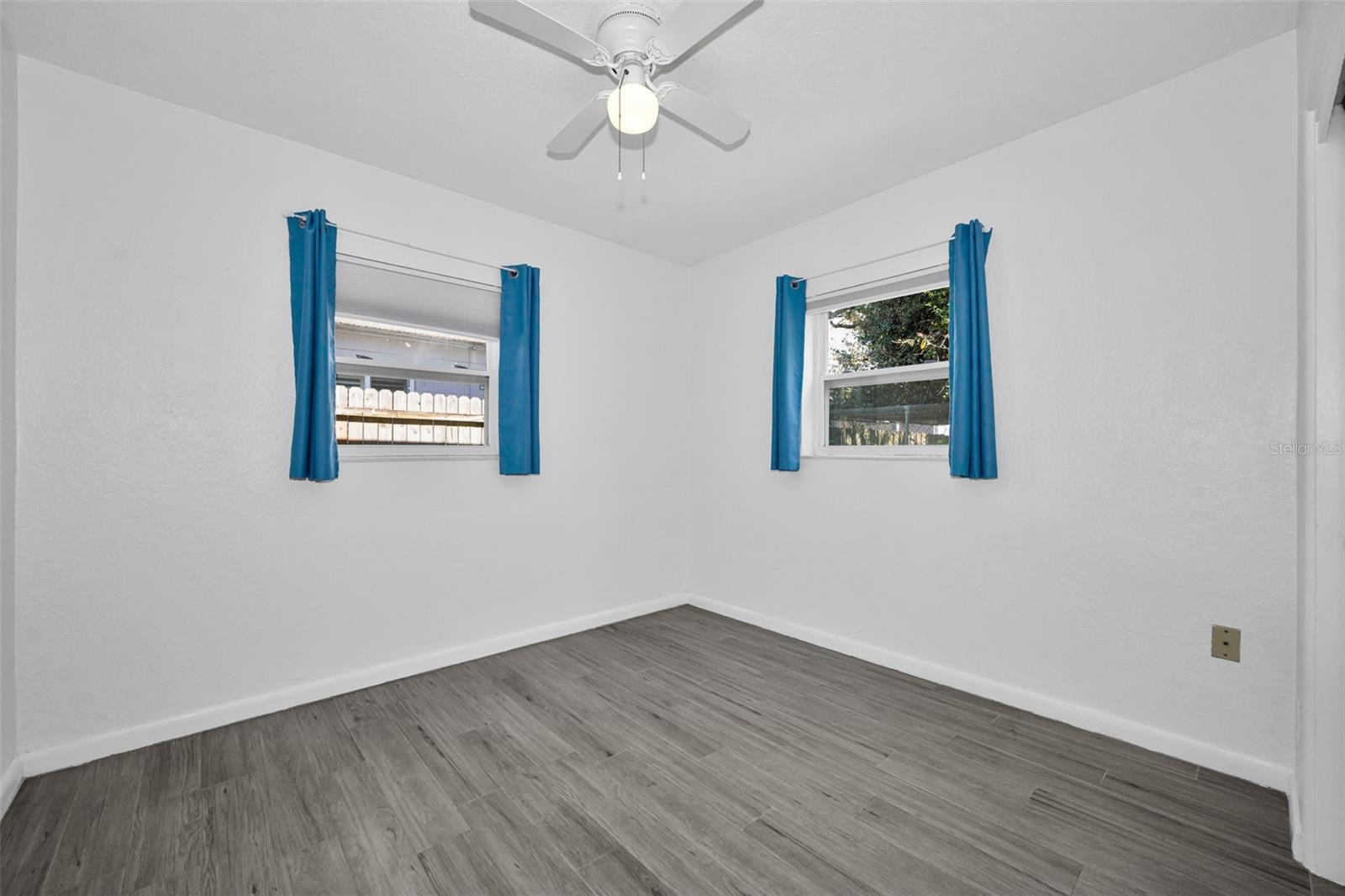 Listing photo id 18 for 5901 10th Street N