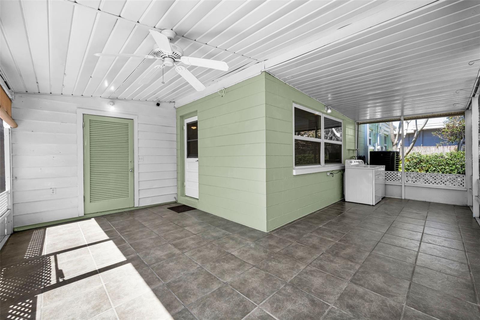 Listing photo id 20 for 5901 10th Street N