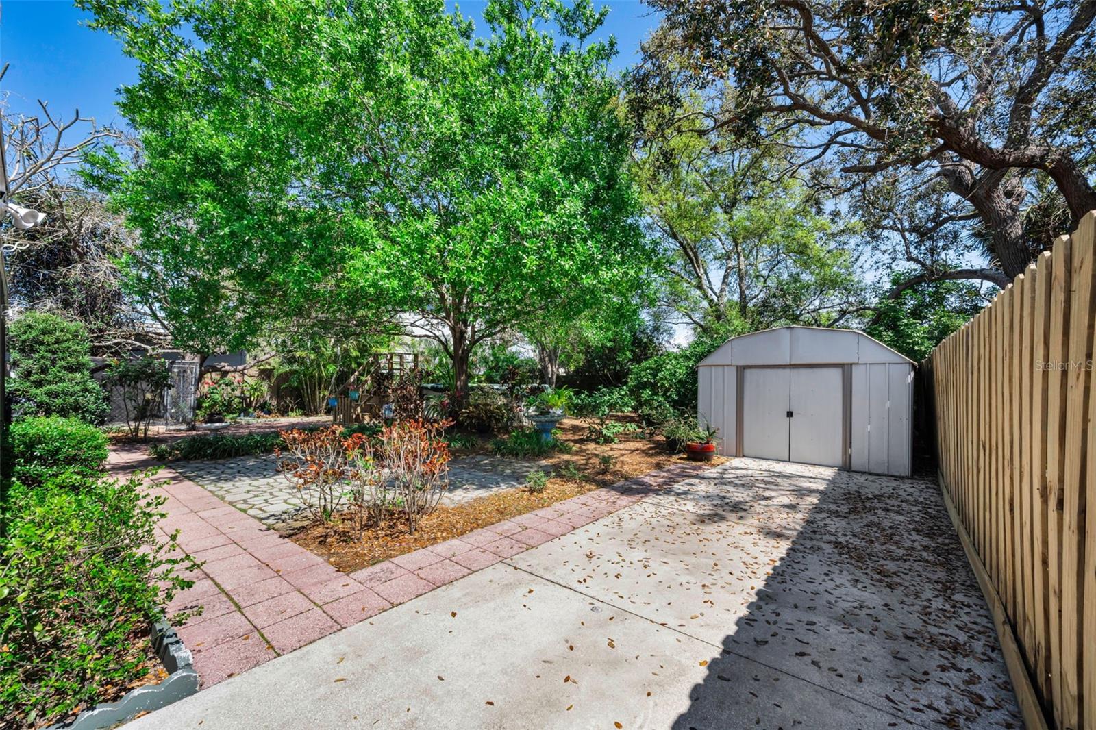 Listing photo id 24 for 5901 10th Street N