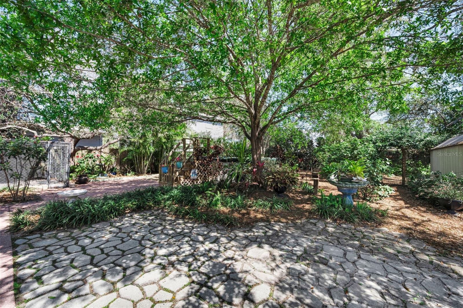 Listing photo id 25 for 5901 10th Street N