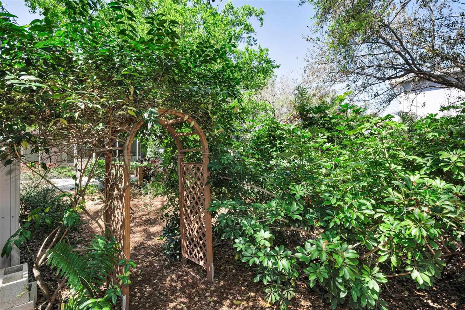 Listing photo id 27 for 5901 10th Street N