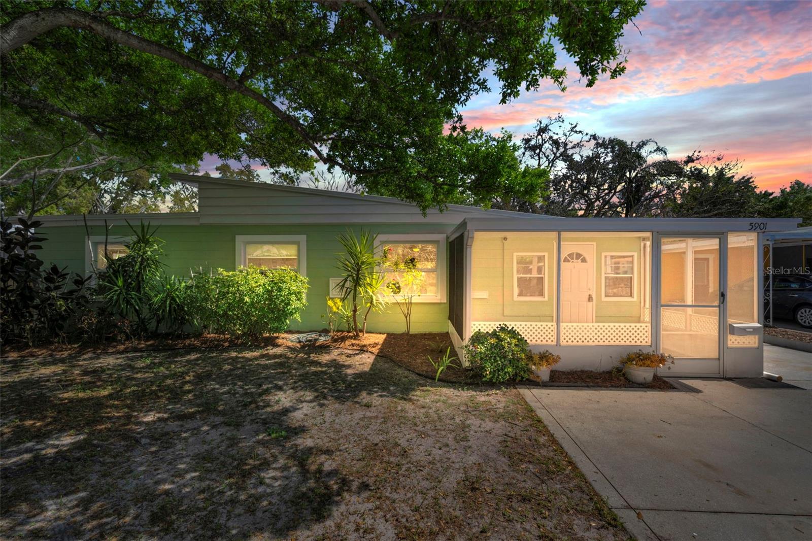 Listing photo id 1 for 5901 10th Street N