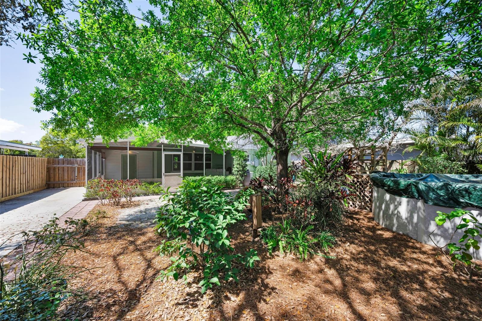 Listing photo id 28 for 5901 10th Street N