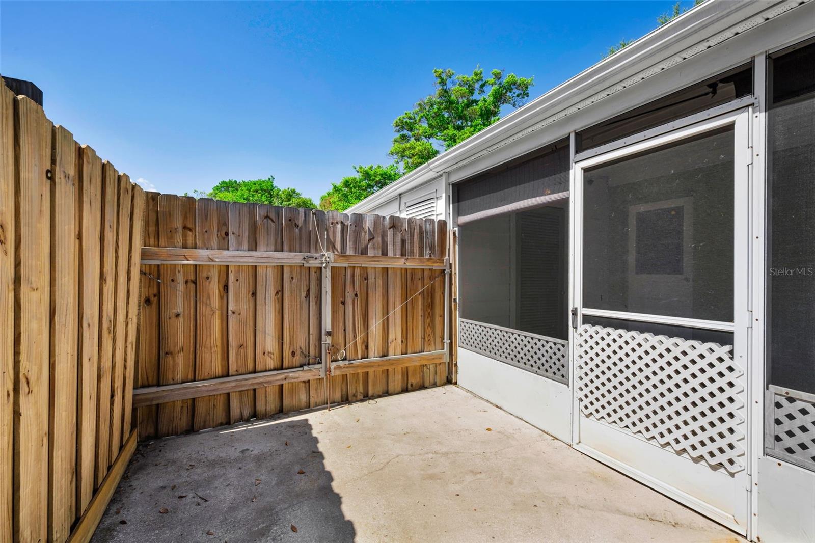 Listing photo id 29 for 5901 10th Street N