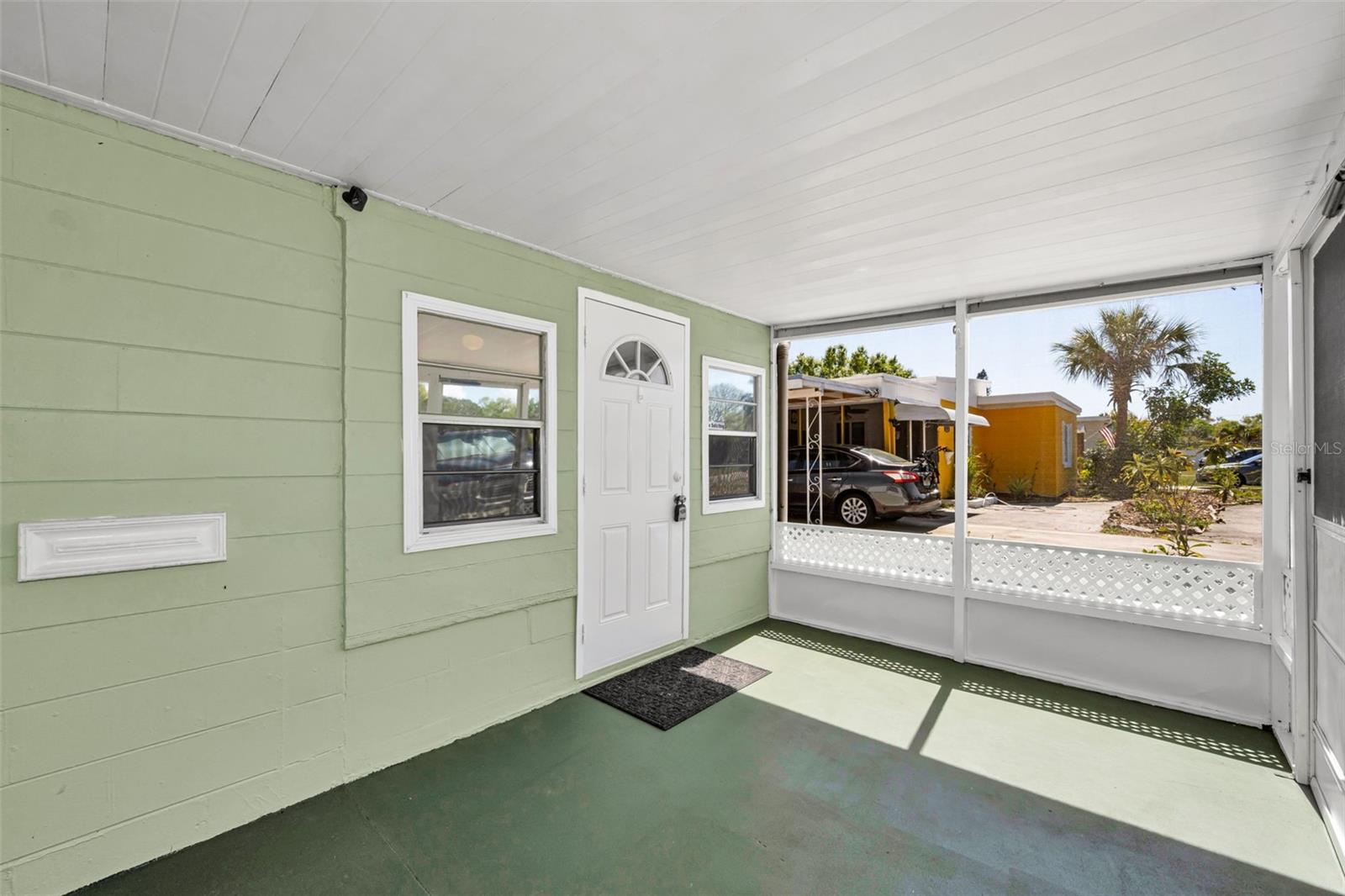 Listing photo id 4 for 5901 10th Street N