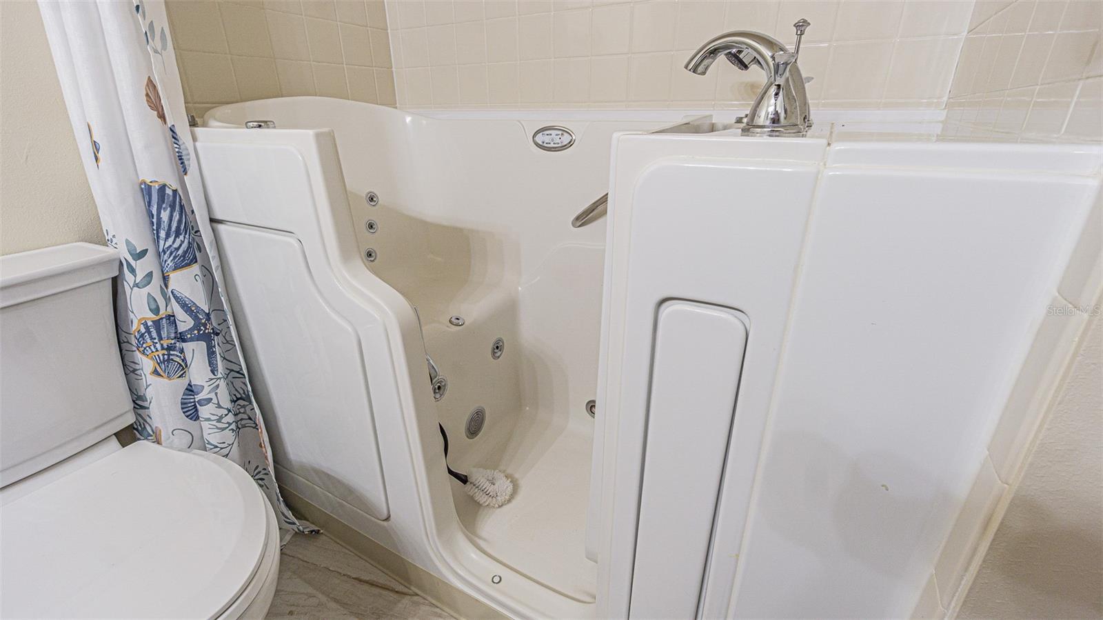 Image 18 of 27 For 11201 122nd Avenue 197