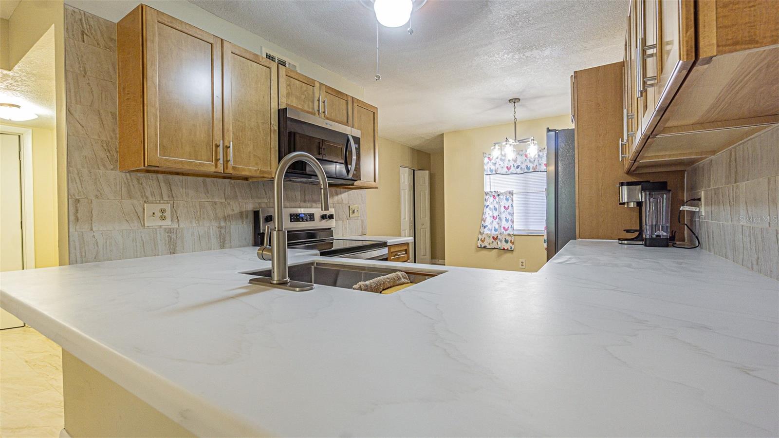 Image 5 of 27 For 11201 122nd Avenue 197