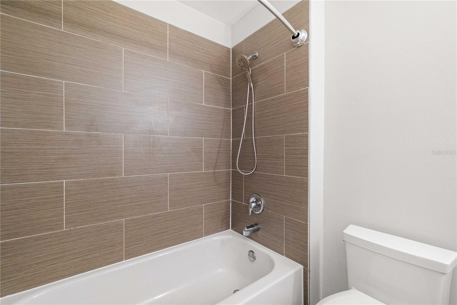 Image 25 of 38 For 9412 Lake Chase Island Way 9412