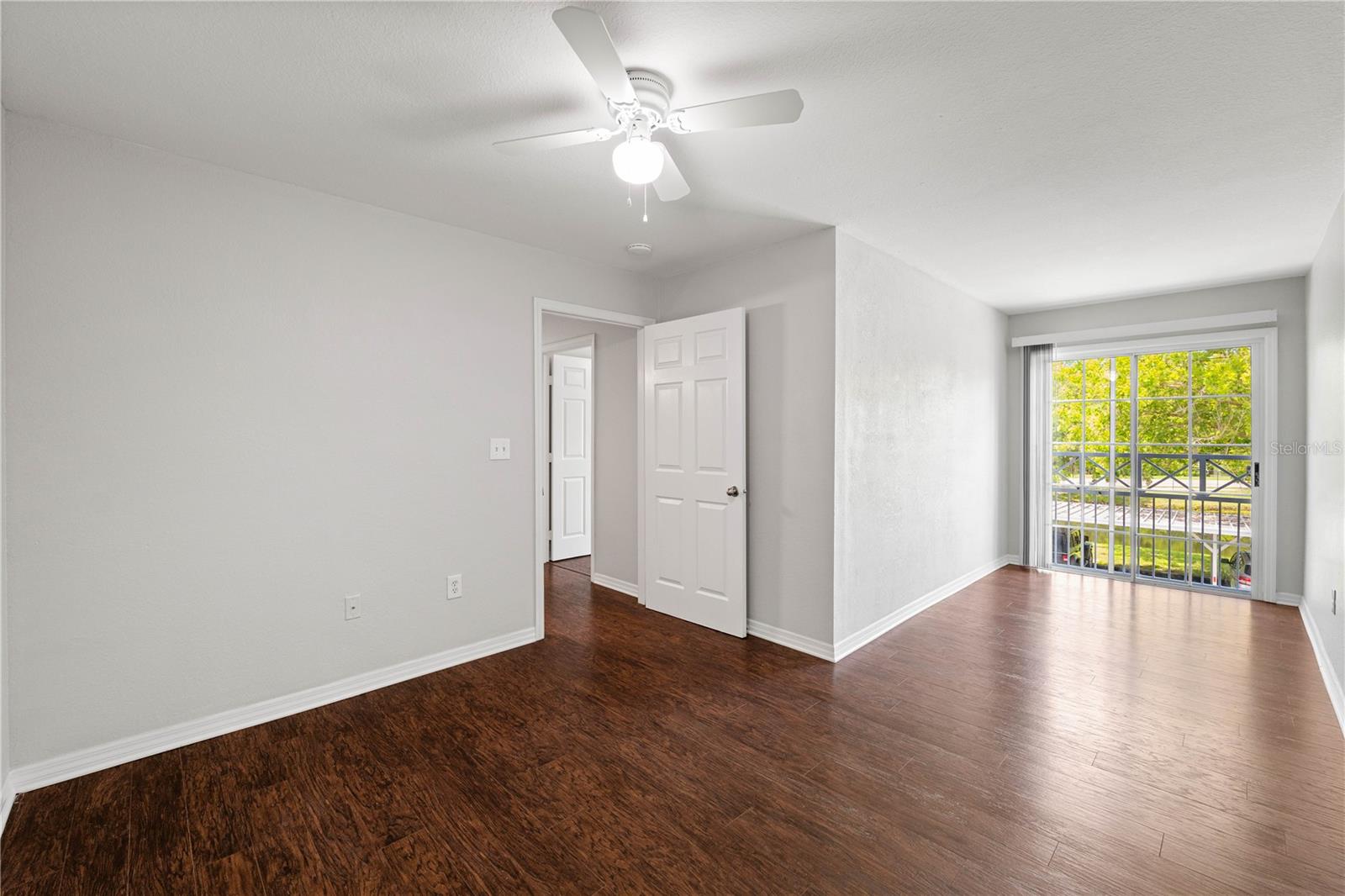 Image 26 of 38 For 9412 Lake Chase Island Way 9412