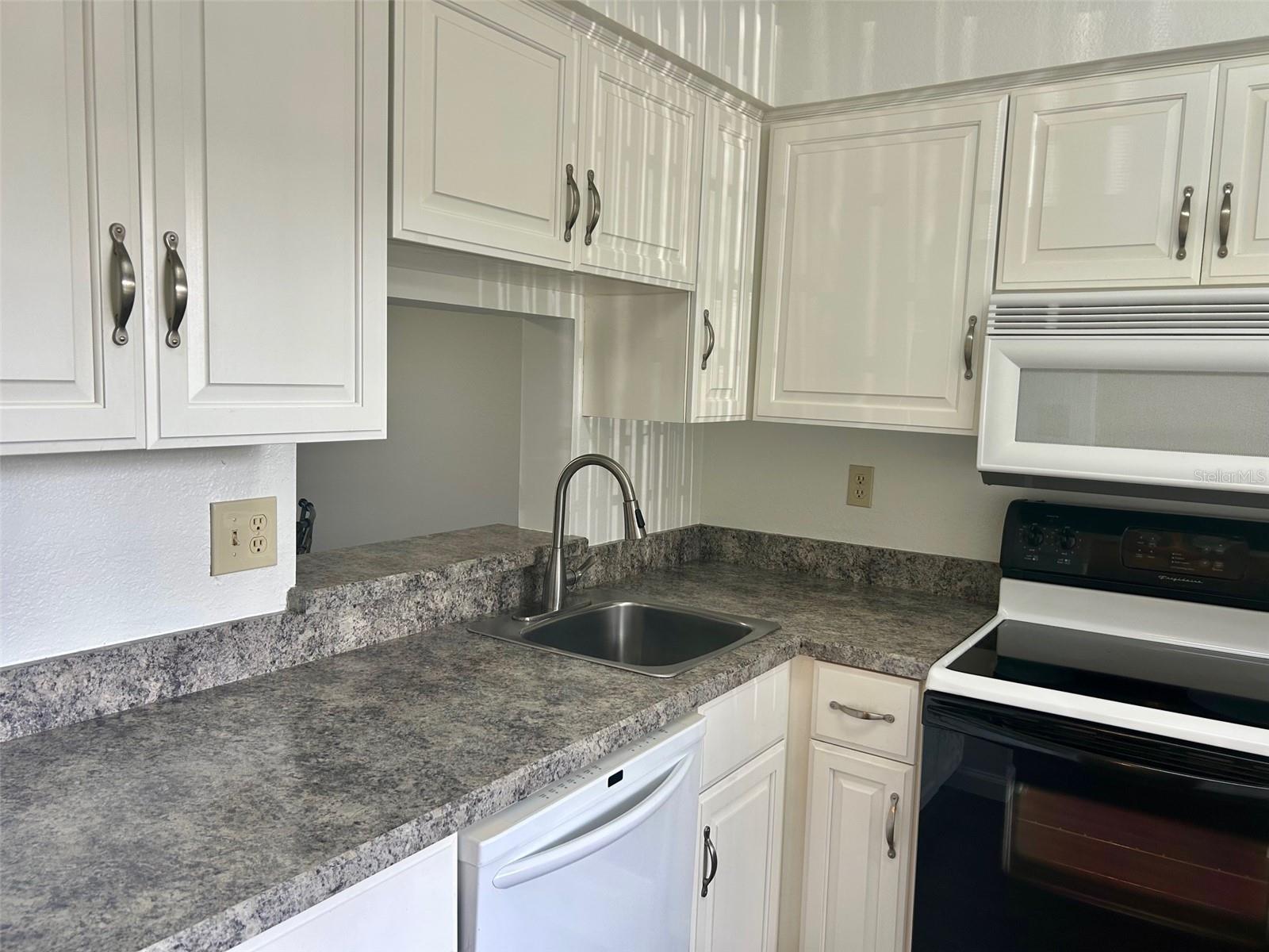 Image 2 of 17 For 1701 Pinehurst Road 18c