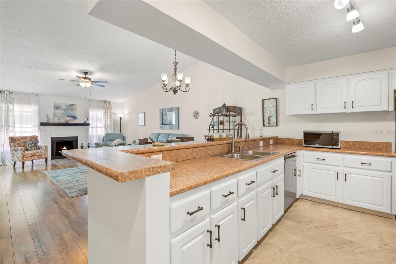 Image 4 of 32 For 2020 Dover Court