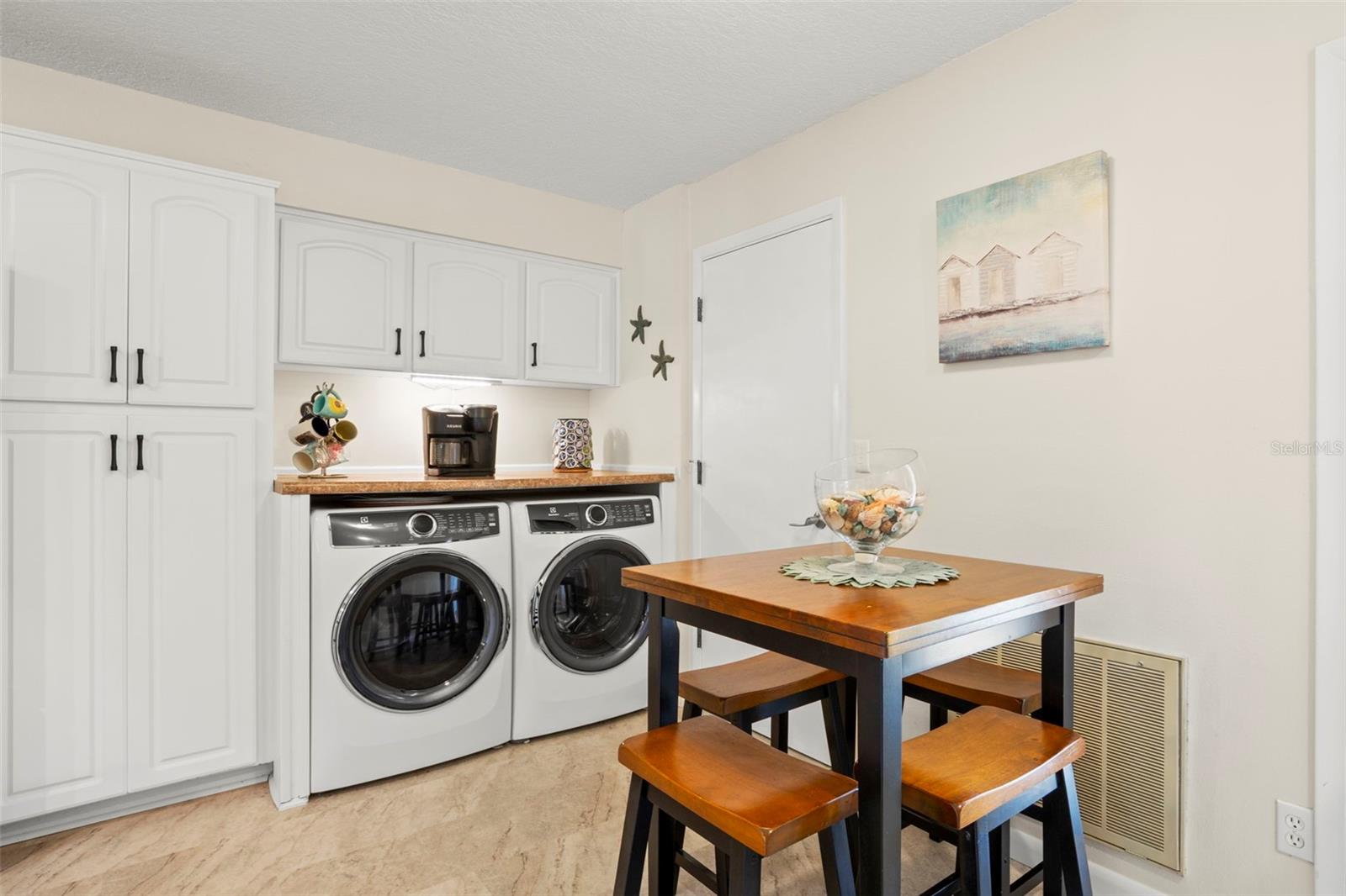 Image 8 of 32 For 2020 Dover Court