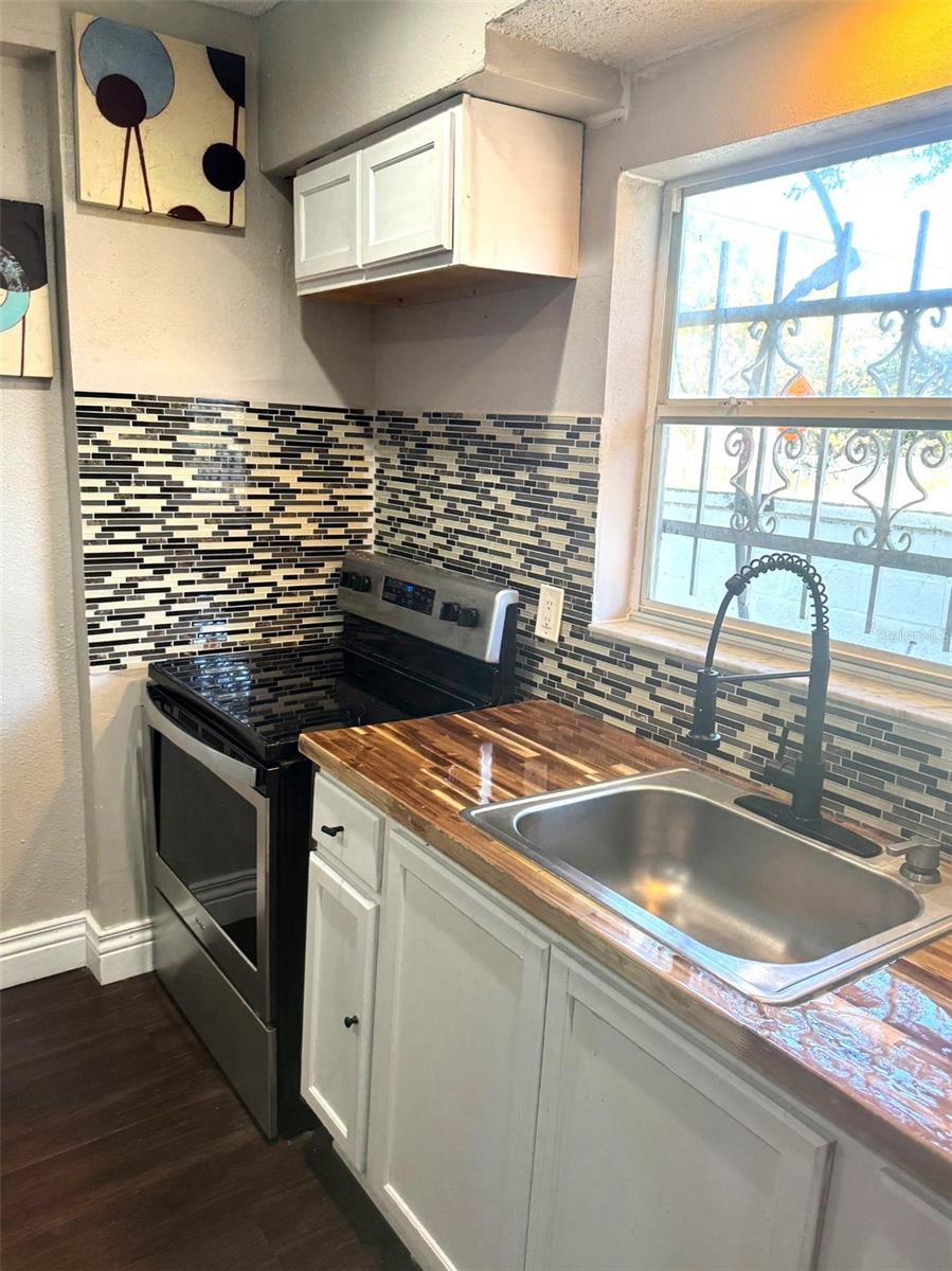 Image 10 of 50 For 505 Columbus Drive