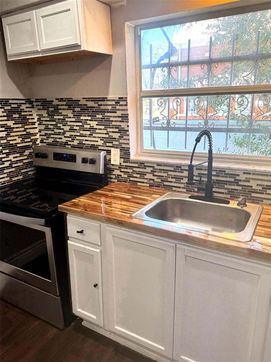 Image 11 of 50 For 505 Columbus Drive