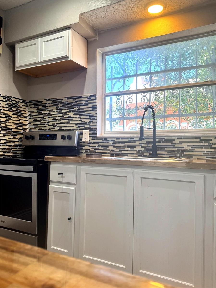 Image 12 of 50 For 505 Columbus Drive